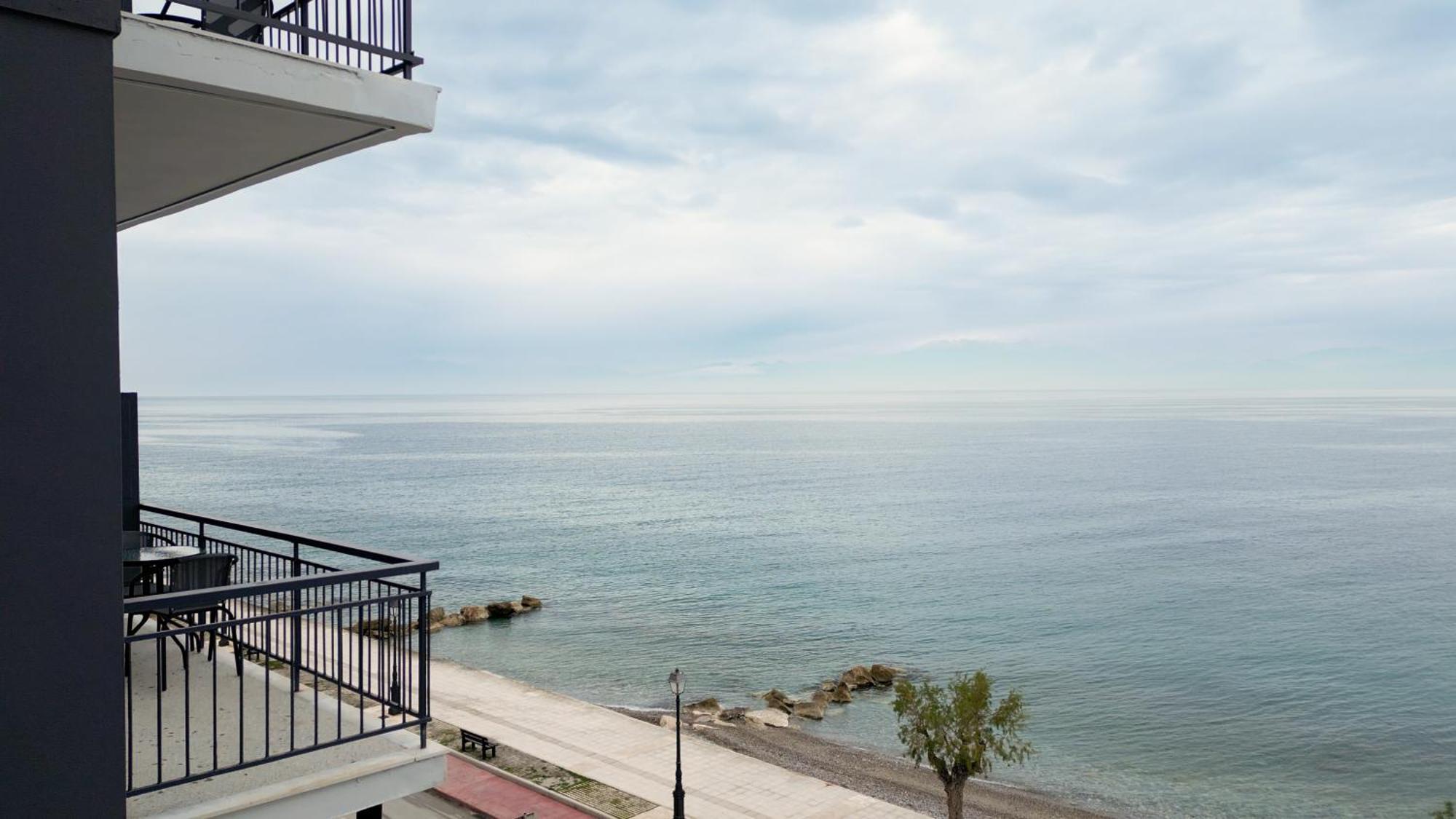 Riviera Hotel Xylokastro Exterior photo